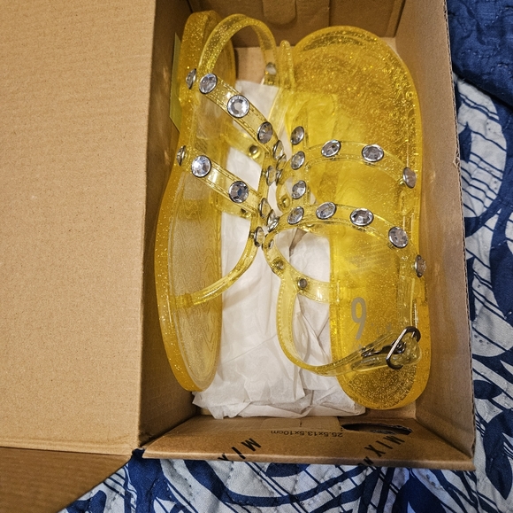 Kids Sandals - Picture 2 of 3